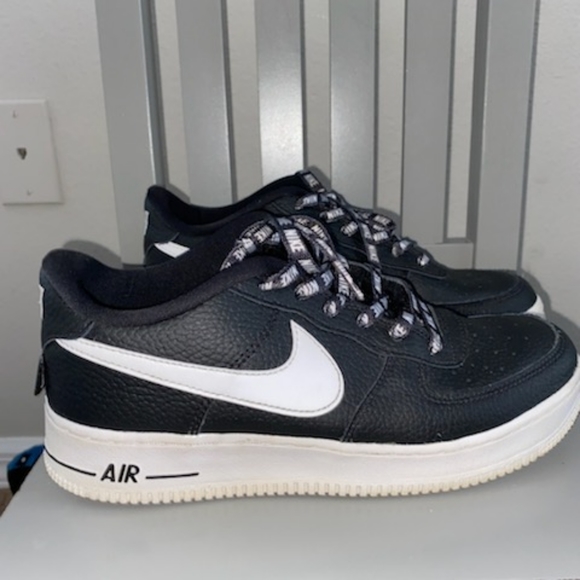 Kids black and white Air Force 1s - Picture 1 of 4
